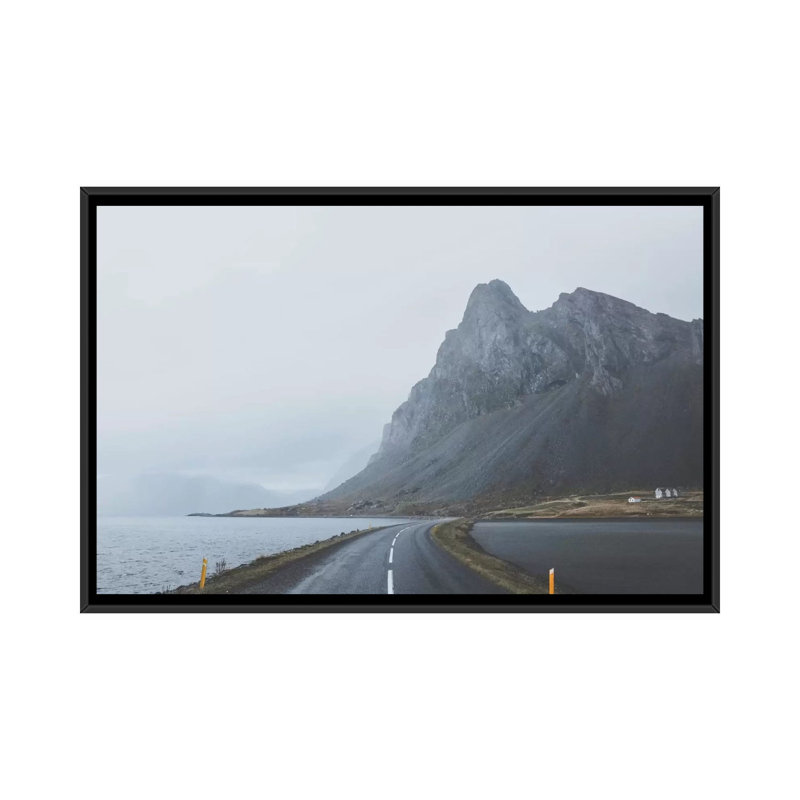 « eastern region, islande ii » par luke anthony gram, reproduction d’impression sur toile tendue, Toile avec cadre noir