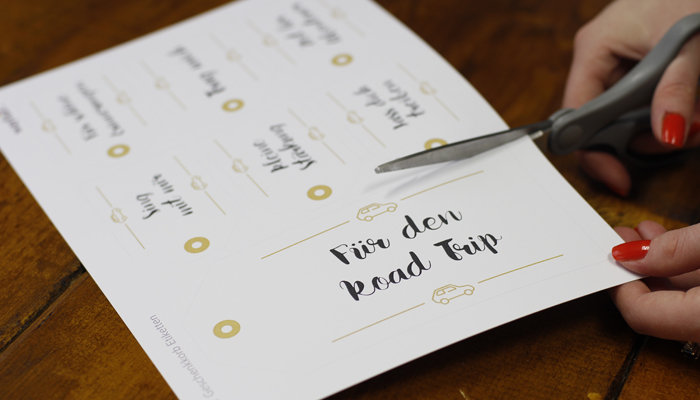 Geschenkkörbchen für einen Roadtrip mit kostenlosen Anhängern zum selbermachen, beim Ausschneiden