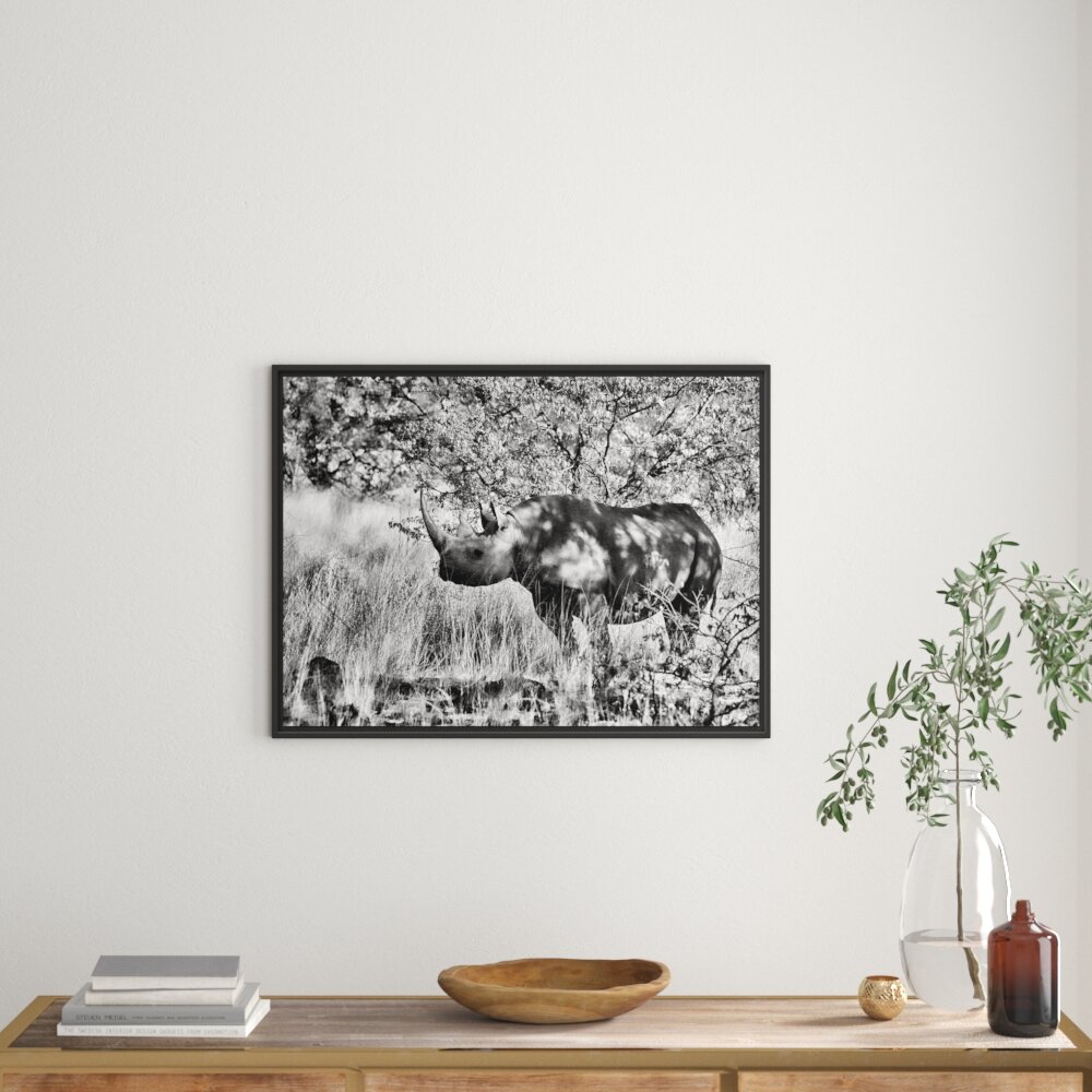 Gerahmtes Wandbild Nashorn in der Savanne