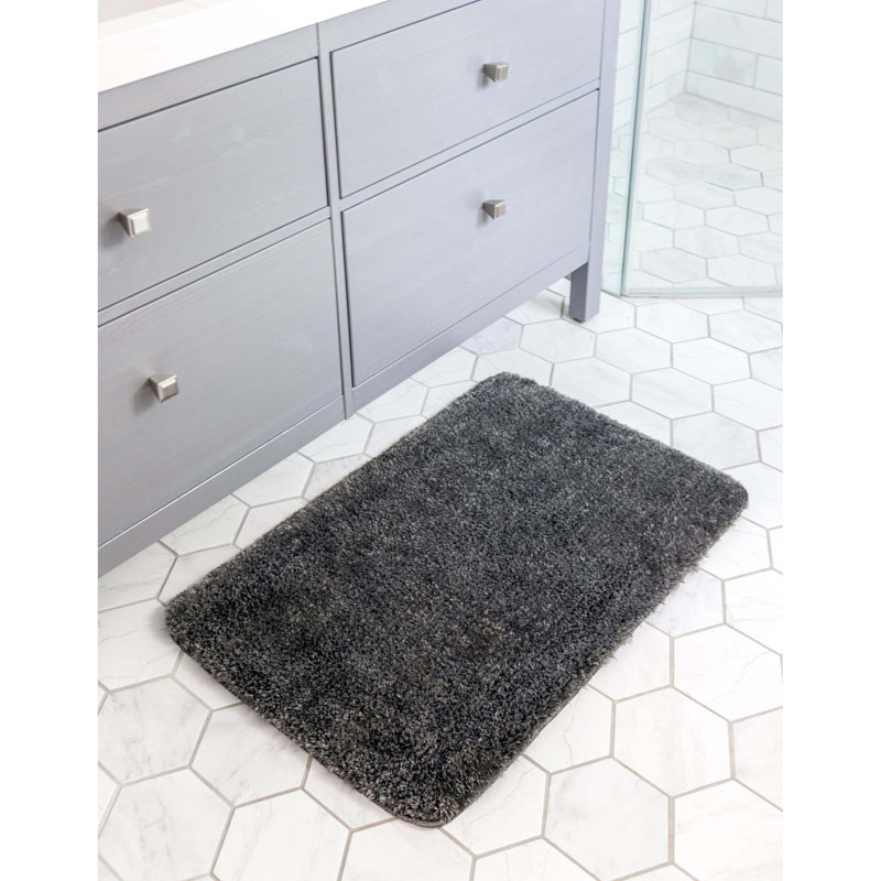 Tapis de bain Ebern Designs, Gris fer