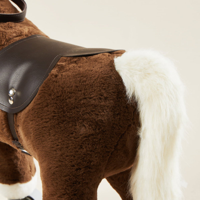 Cheval à bascule pour enfants avec poney en peluche, cadre en bois massif et mécanisme non électrique, idéal pour la salle de jeux et la chambre.