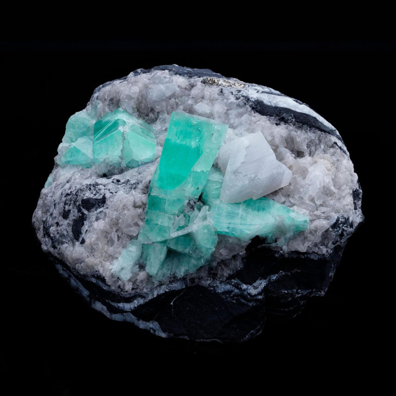 Émeraude sur calcite avec pyrite de Colombie