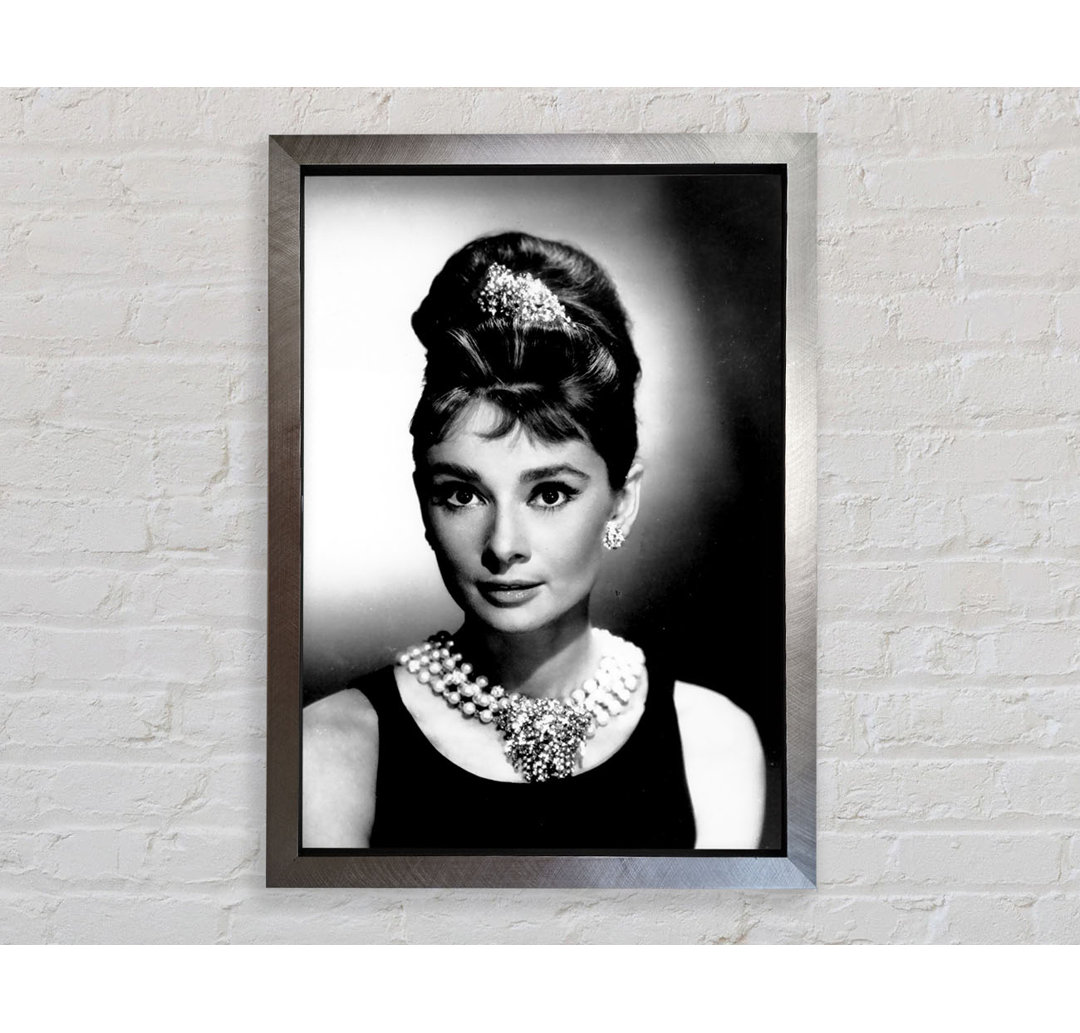 Audrey Hepburn Diamonds And Pearls - Einzelner Bilderrahmen Kunstdrucke