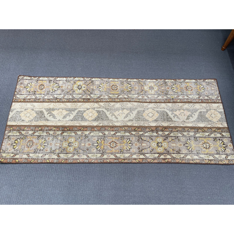 Classic Rug, 24x56,7 Inch Beige Floral Rug