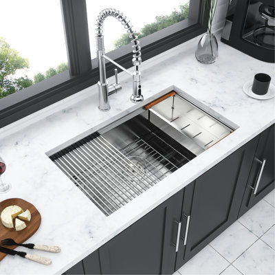 Évier de poste de travail encastrable à simple cuve 28 po x 19 po x 10 po, acier inoxydable 304 de calibre 16, finition nickel brossé, rail encastré pour un coulissement facile des accessoires, bonde rapide en forme de X pour l'eau, revêtement et
