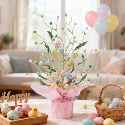 Oeufs de Pâques, plantes en pot, décorations des Fêtes