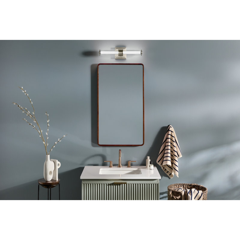 Petite barre de salle de bain linéaire 18,5 "à DEL avec verre cannelé transparent, Nickel brossé