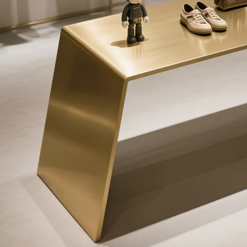 Table de présentation en acier inoxydable doré, H 29,53 po x l 70,87 po x P 19,69 po