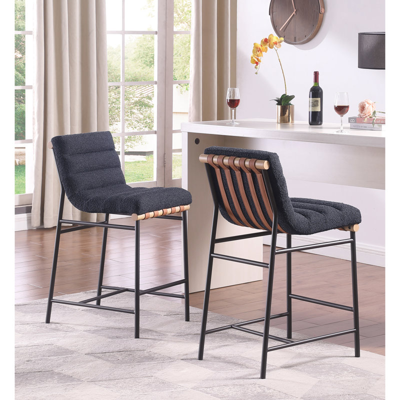 Élégante chaise à hauteur de comptoir avec revêtement bouclé et base en métal avec pieds