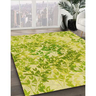 Tapis jaune tissé à la machine