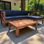 Ensemble de conversation modulaire d'extérieur en bois pour patio 5 pièces avec coussins, finition naturelle et coussins bleus