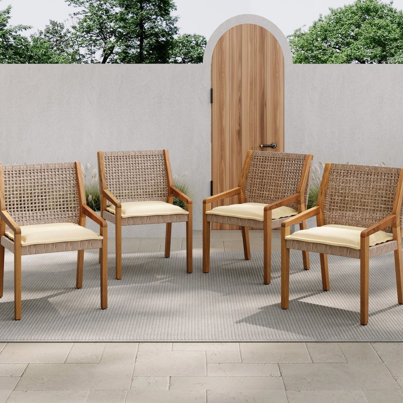 Chaises de salle à manger d'extérieur de 4 - Bois et finition, coussin crème, intempéries, taille compacte pour chaise en bois, couleur brune, confortable, patio facile à assembler