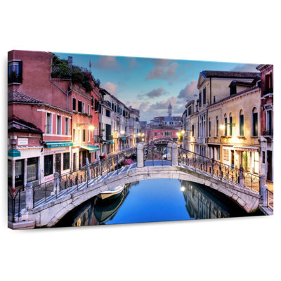 Ravi Venetian Canale 15