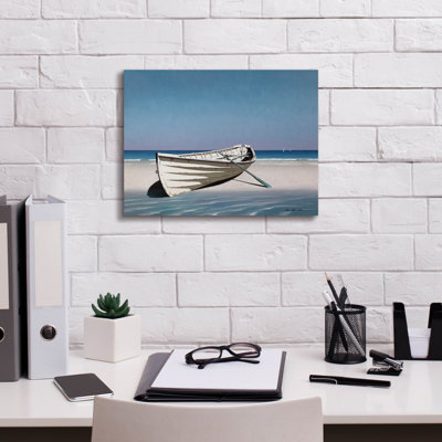 «White Boat On Beach» par Zhen-Huan Lu, art mural sur toile