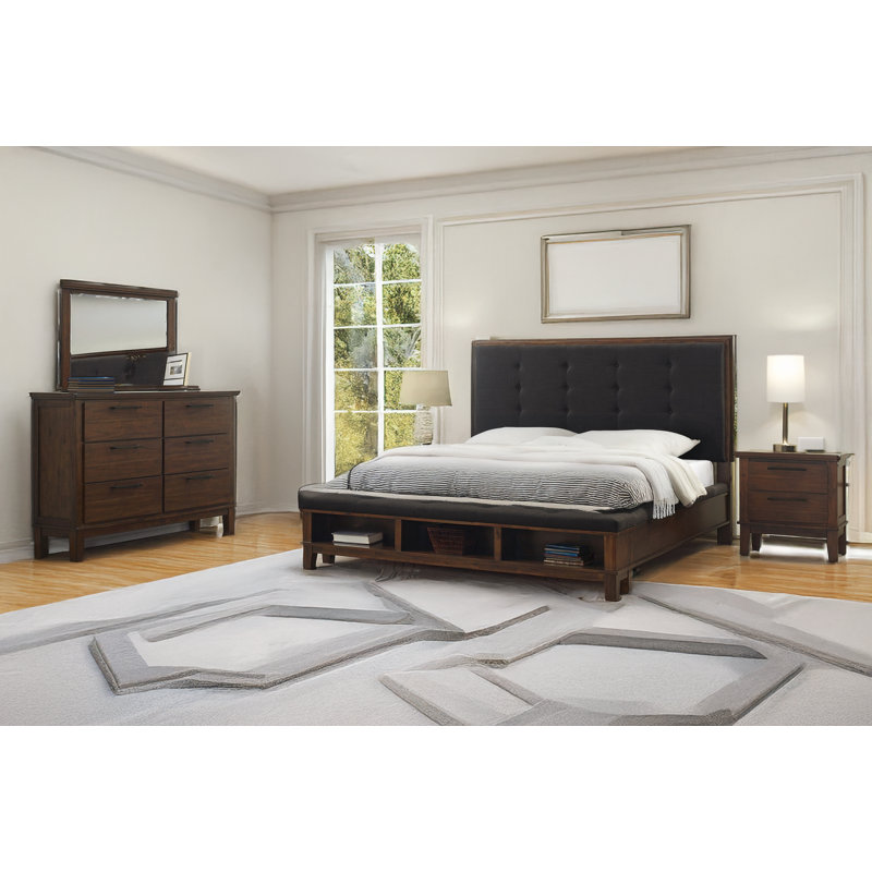 Ensemble de chambre à coucher avec panneau de rangement rembourré Nissa, Brun, Très grand
