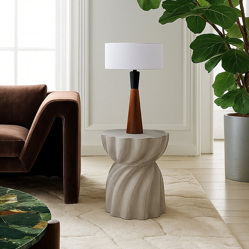 Table d'appoint moderne en béton léger avec motif sculptural