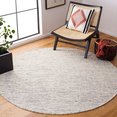 Marblehead 975 Area Rug In Ivory / Black