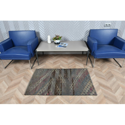 Petit tapis kilim turc antique vert avec broderie rustique, idéal pour la décoration de salle de bain