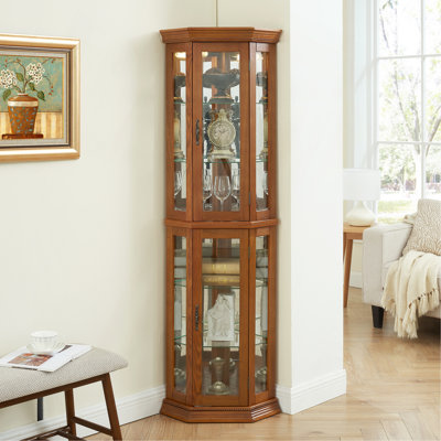 Superbe vitrine en verre avec tablettes réglables et intérieur illuminé, une superbe vitrine pour vos collections précieuses.