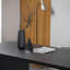 Bureau moderne en bois massif noir avec pieds robustes en fer-708750084