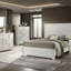 Mobilier de chambre à coucher avec pattes trapézoïdales texturées et table de chevet anglaise