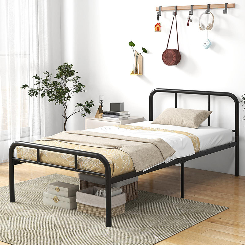 Lit plateforme Maneh en métal par Ebern Designs, Lit simple, Noir