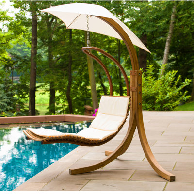 Chaise longue suspendue avec support