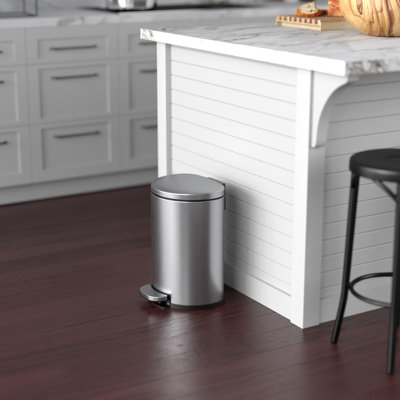 Itouchless Softstep 2 Gallon Stainless Steel Step Trash Can With Odour Filter, 7.6 L Bathroom, Kitchen, Home Office Pedal Garbage Bin, Removable Bucket