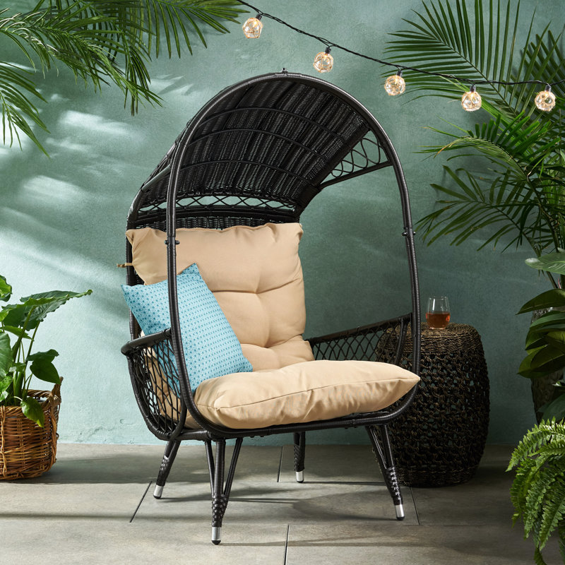 CHAISE DE DÉCORATION DE PANIER DEBOUT AU DÉBIT DU Mali