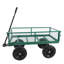 Les chariots de chariot de jardin avec outils solides de roues facilitent le transport du bois de chauffage-126069028