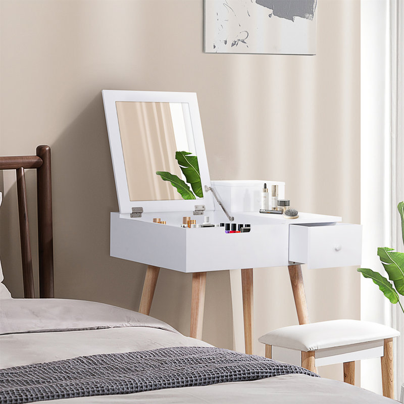 Larnelle Vanity