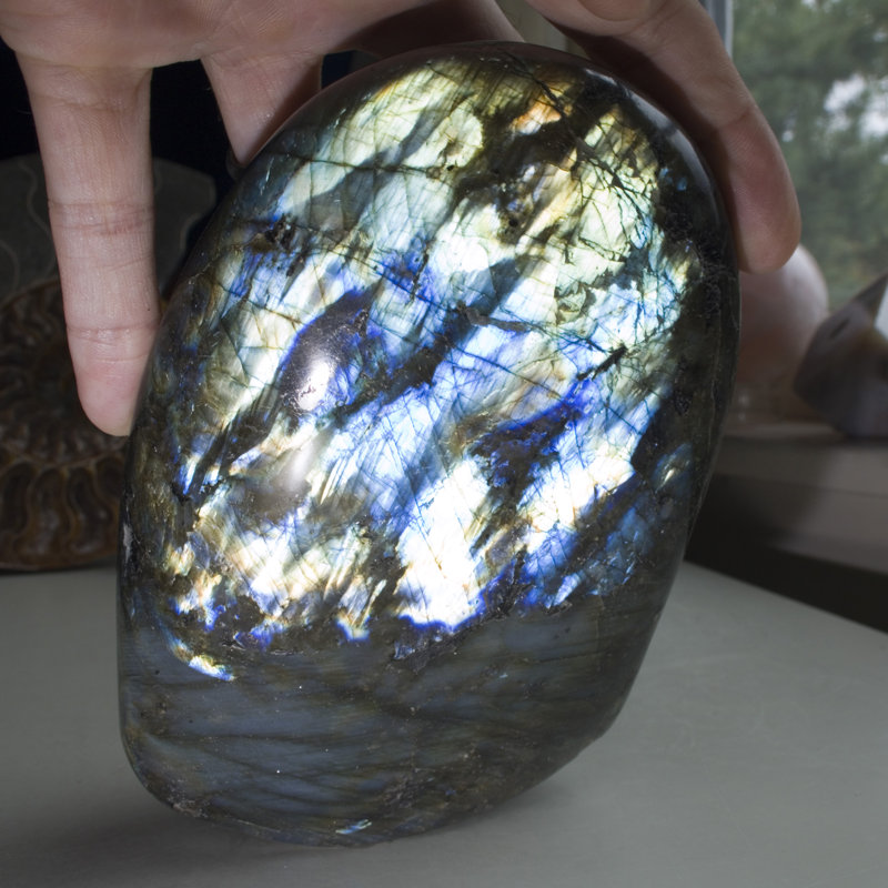 Labradorite arc-en-ciel en forme de dôme