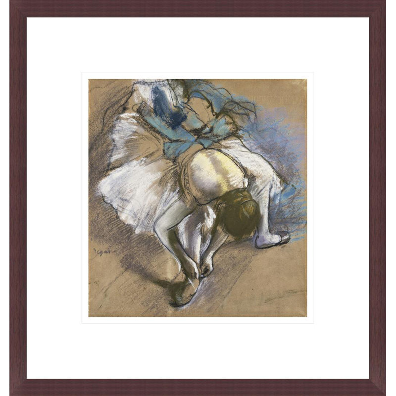 Danseuse qui met ses chaussures par Edgar Degas, impression giclée encadrée, H 14,46 po x l 13,75 po