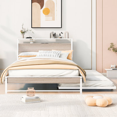 Lit en métal blanc avec couchette, ports et support à lattes. Pleine grandeur. Contrôle robuste. Aucun sommier tapissier n'est requis pour le lit gigogne. Rustique moderne. , Nécessaire. Option de couchage supplémentaire