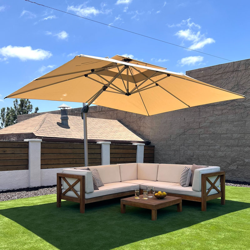Parasol rectangulaire en porte-à-faux avec base Bohusiavice, H 108 po x l 156 po x P 120 po, Beige