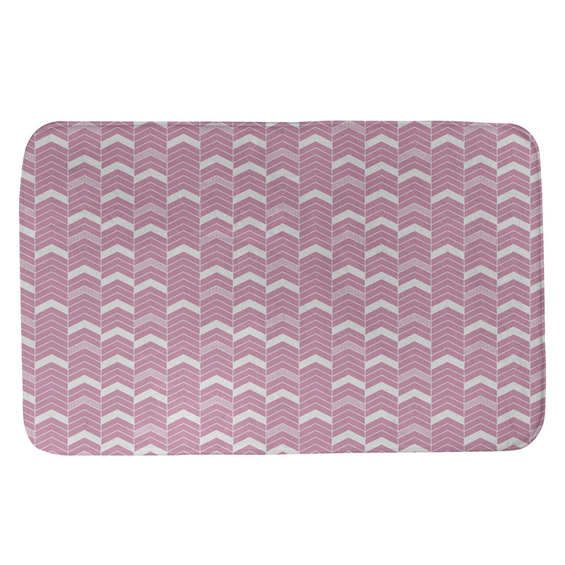 Tapis pour salle de bain lineed chevrons Stephenie, l 21 po x L 34 po, Rose / Ivoire