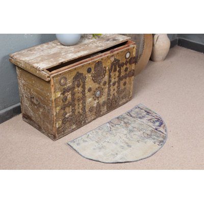 Explorez la beauté de ce tapis rond turc rétro parfait pour votre entrée