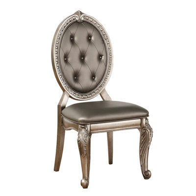 2 chaises en similicuir gris, dossier et finition argent antique des chaises d'appoint, avec structure