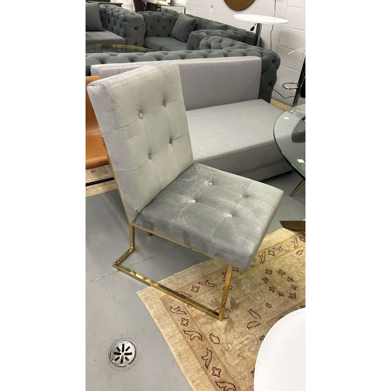 Chaise Nath, Gris
