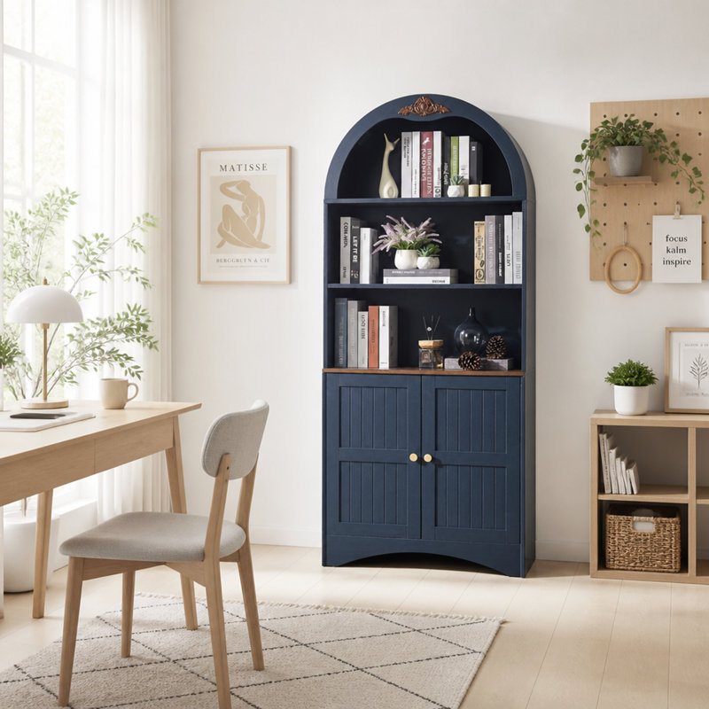Buffet en MDF avec étagères et charnières ajustables et étagères cintrées, orné d'appliques décoratives et d'un système anti-basculement.