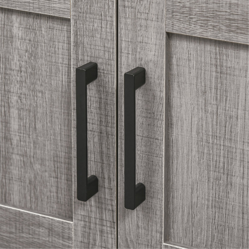 Armoire de rangement polyvalente pour salle de bain avec tablettes et portes ouvertes, maximisant l'espace et l'organisation