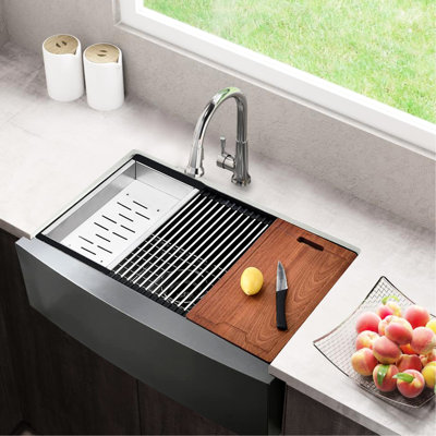 Évier de poste de travail noir mat, acier inoxydable 33 po, chauffant, avec tapis roulant et grille de fond en acier pour évacuation d'eau en forme de X pour un meilleur drainage