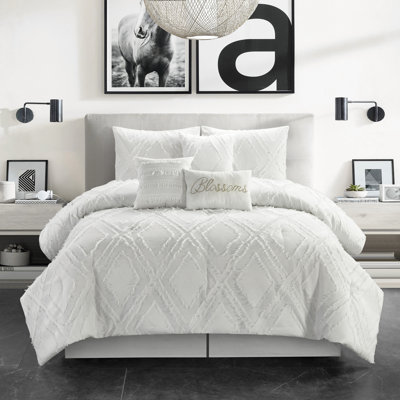 Cearo Comforter Set