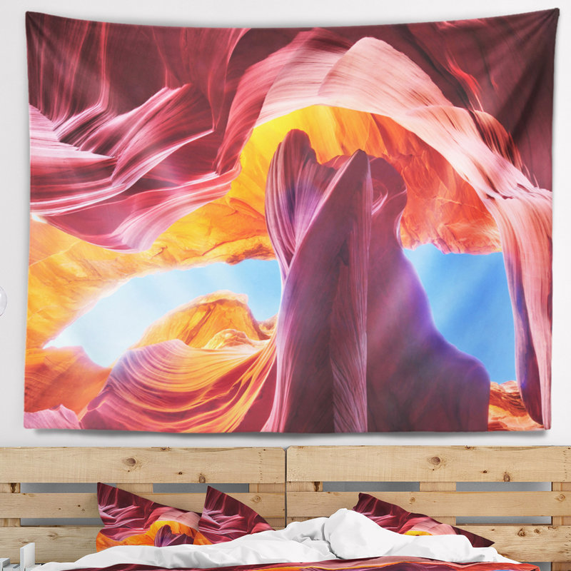 Paysage bleu ciel dans la tapisserie du canyon Antelope, H 78 po x l 92 po