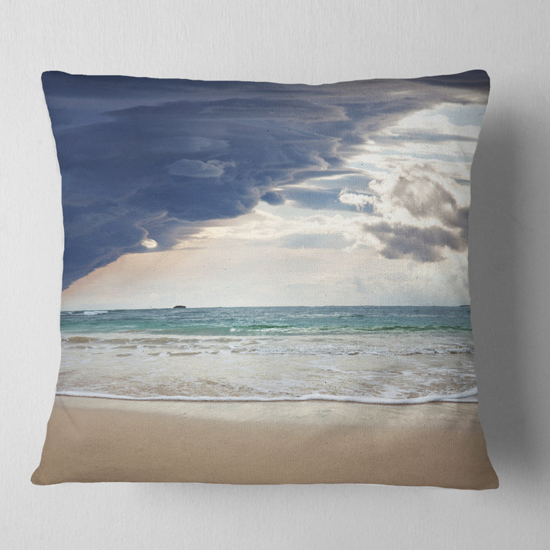 Coussin seascape lourd clouds over pacific ocean, 16 po x 1 po, Coussin décoratif