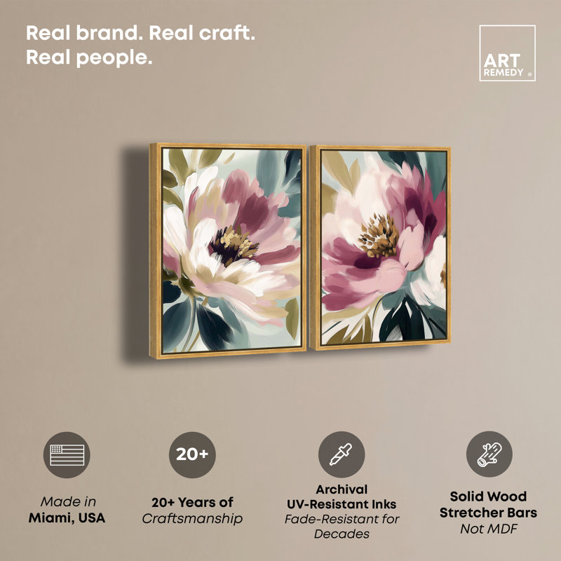 "Blossom in Light" par Art Remedy, H 36 po x l 24 po, Cadre flottant doré