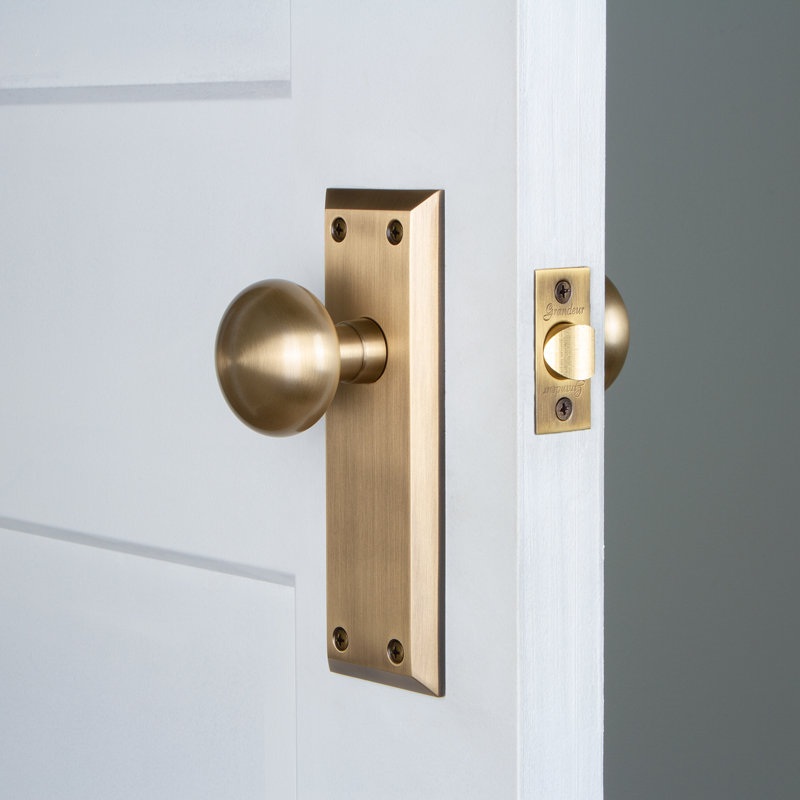 Grandeur Fifth Avenue Plate Passage with Fifth Avenue Door Knob, Vintage Brass, 2 3/4"