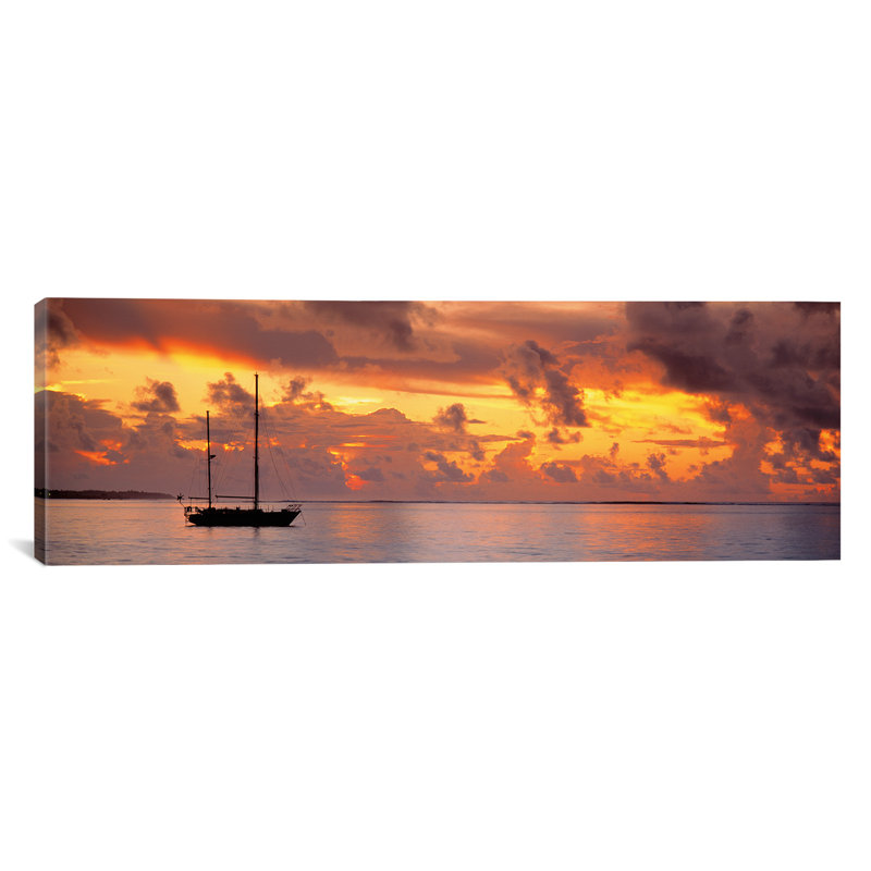 «Boat at Sunset» par Panoramic Images - Reproduction d'art sur toile tendue sur châssis, H 20 po x l 60 po x P 1,5 po