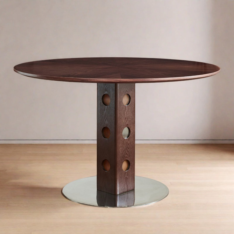 Table ronde en bois massif de style français rétro.