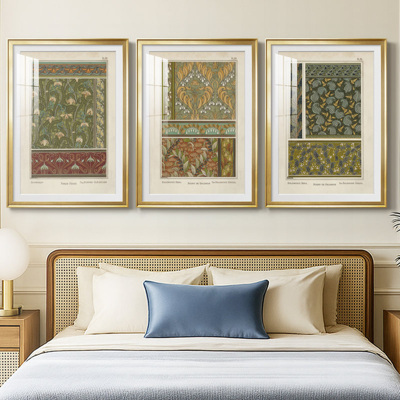 Nouveau Decorative VI - Impression sur mesure encadrée de qualité supérieure - 3 pièces, H 21 po x l 30 po, Doré
